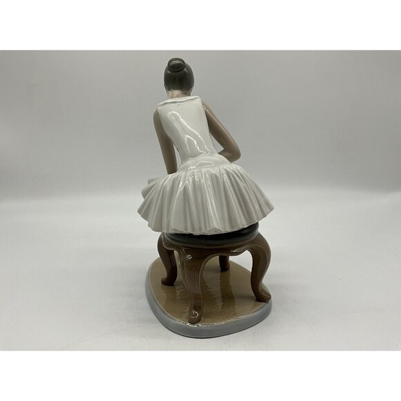 Lladro NAO Figurine Elegant Ballet Ballerina Seated Putting On Slippers No. 387 - Picture 11 of 16